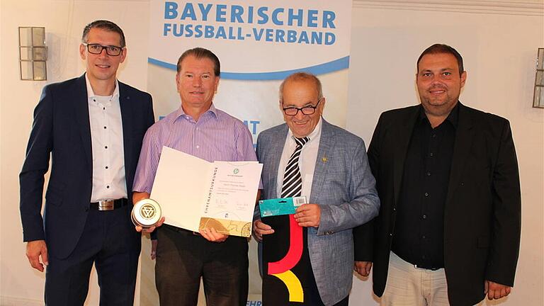 Auf dem Foto (von links): BV Jürgen Pfau, Preisträger Thomas Staab, KEAB Ludwig Bauer und KV Marco Göbet