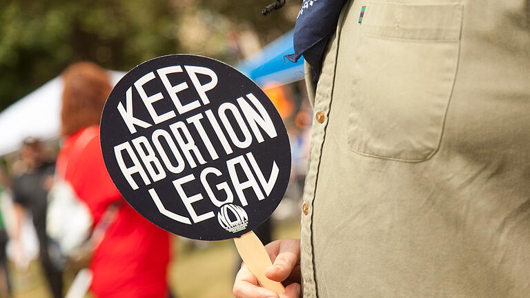 Women's March in Dallas       -  Abtreibungen sind in einigen Staaten der USA illegal. Erlaubt waren bislang noch Abtreibungspillen.