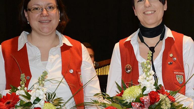 Zu Ehrenmitgliedern ernannt: Stefanie Gregor (links) und Ute Nawarotzky.