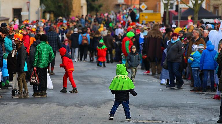 Gleich geht er los, der Faschingsumzug 2018 in Lülsfeld. Gleich geht er los, der Faschingsumzug 2018 in Lülsfeld.