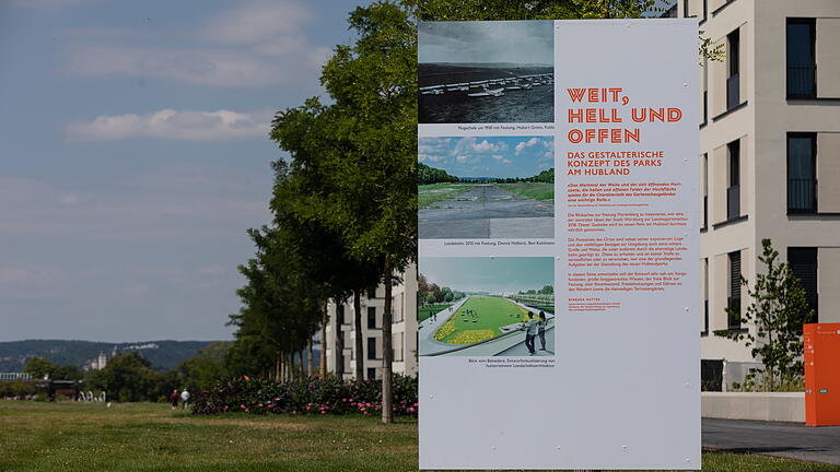 Weit, hell und offen: Die Vorher-Nachher-Tafel am Eingang Belvedere der Landesgartenschau soll Besuchern das gestalterische Konzept des Parks am Hubland erklären. Foto: Patty Varasano