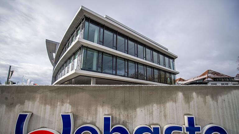 Die Webasto-Firmenzentrale in Gauting       -  Die nach den ersten bestätigten Corona-Infektionen in Deutschland Ende Januar vorübergehend geschlossene Zentrale des Autozulieferers Webasto in Gauting. (Foto-Archiv)