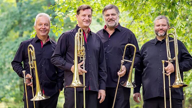 Das Quartett Opus 4 mit Posaunisten des Gewandhausorchesters zu Leipzig besteht aus dem Leiter Jörg Richter, Mitbegründer Dirk Lehmann, Wolfram Kuhnt und Florian Zerbaum. Das Quartett Opus 4 mit Posaunisten des Gewandhausorchesters zu Leipzig besteht aus dem Leiter Jörg Richter, Mitbegründer Dirk Lehmann, Wolfram Kuhnt und Florian Zerbaum.