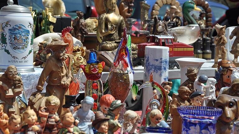 Auf dem ESKAGE-Flohmarkt am Volksfestplatz Schweinfurt gibt es eine Menge an Dekoartikeln zu entdecken. Auf dem ESKAGE-Flohmarkt am Volksfestplatz Schweinfurt gibt es eine Menge an Dekoartikeln zu entdecken.