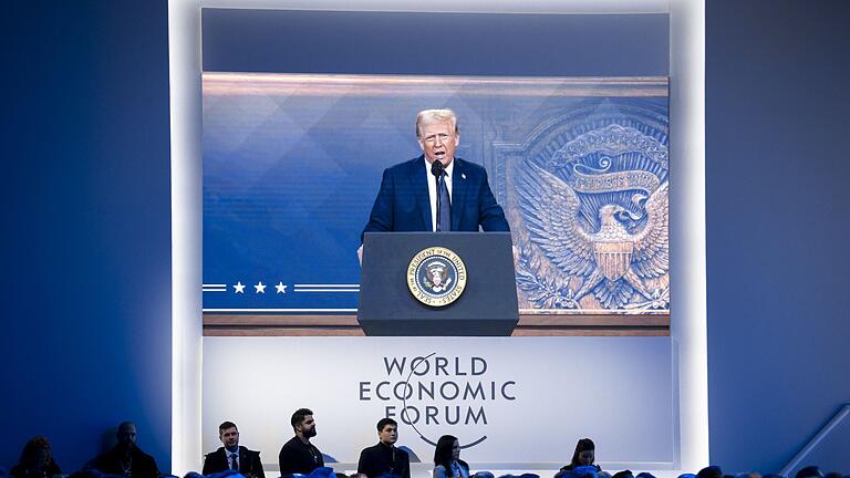 Weltwirtschaftsforum in Davos - US-Präsident Donald Trump sieht in niedrigeren Ölpreisen einen Weg, den russischen Angriffskrieg gegen die Ukraine zu beenden. (Archivbild) Weltwirtschaftsforum in Davos - US-Präsident Donald Trump sieht in niedrigeren Ölpreisen einen Weg, den russischen Angriffskrieg gegen die Ukraine zu beenden. (Archivbild)