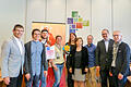 Fünf Förderanträge wurden von der Jugendstiftung positiv entschieden. Im Bild (von links): Stiftungsvorstand Landrat Thomas Schiebel, Sebastian Höhn und Maximilian Seeger, Theresa Bednarz, Katrin Fuchs, Krystyna Kuhn und Marcel Brunner, Michael Hombach und Bernhard Metz.