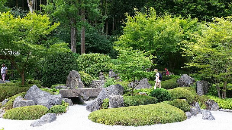 Auch stille Momente, wie hier im Japanischen Garten in Holzkirchen, kann man beim Tag der offenen Gartentür erleben. Auch stille Momente, wie hier im Japanischen Garten in Holzkirchen, kann man beim Tag der offenen Gartentür erleben.