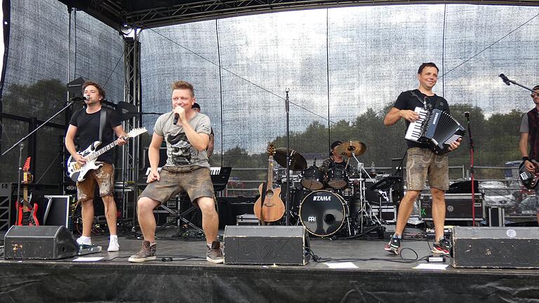 Sie rocken dieses Mal ihren Heimatort: Philipp, Tobias und Markus Thomann (von links) stehen am Samstag in Kirchaich auf der Bühne, das seine 1000-Jahr-Feier begeht. (Archivbild)