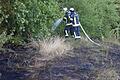 Etwa 50 Quadratmeter Grünfläche gerieten am Sonntagabend am Schulberg in Bad Neustadt in Brand. Die Feuerwehr Bad Neustadt konnte das Feuer schnell unter Kontrolle bringen.