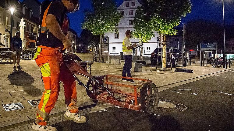 Für die Kampfmittelsondierung werden Straßen in verkehrsarmen Zeiten gesperrt &ndash; wie etwa im Jahr 2017 der Bereich vor dem Zeughaus..