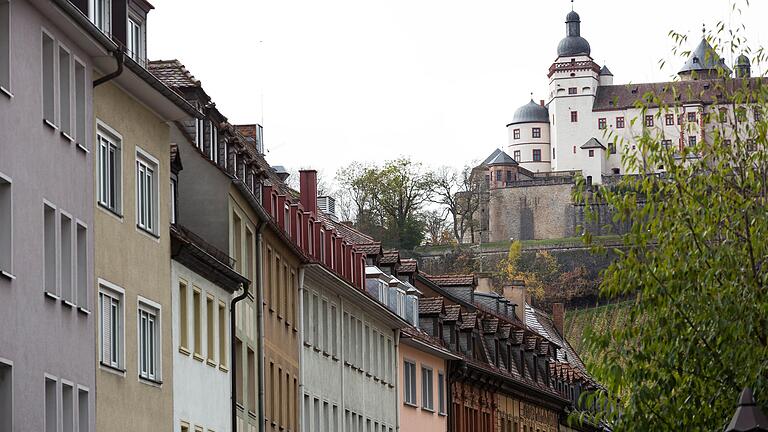 Eine Wohnung mit Festungsblick? Die sorgt mittlerweile für ein noch größeres Loch im Geldbeutel.