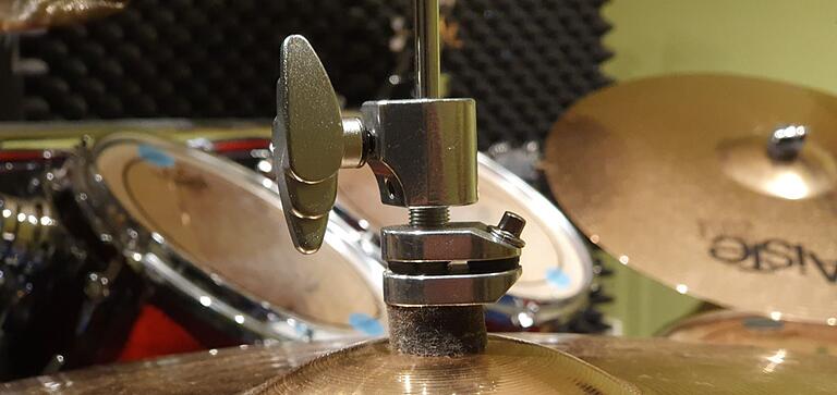 Schlagzeug. Ein sehr vielseitiges Rhythmusinstrument Schlagzeug. Ein sehr vielseitiges Rhythmusinstrument