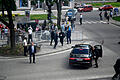 Slowakischer Regierungschef Fico angeschossen und verletzt.jpeg       -  Leibwächter bringen den slowakischen Ministerpräsidenten Robert Fico in einem Auto in Sicherheit. Fico war nach einer Kabinettssitzung in der Stadt Handlova angeschossen und verletzt worden.