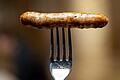 Im neuen Nürnberger Bratwurstmuseum geht es um die Wurst - wer beim Betrachten der Exponate Appetit bekommt, muss sich aber mit einer der Wurstbuden in der Umgebung begnügen. Foto: Daniel Karmann/dpa       -  Der Schutzverband Nürnberger Bratwürste kritisiert den Vorstoß der EU. Die beliebten Produkte würden entwertet.