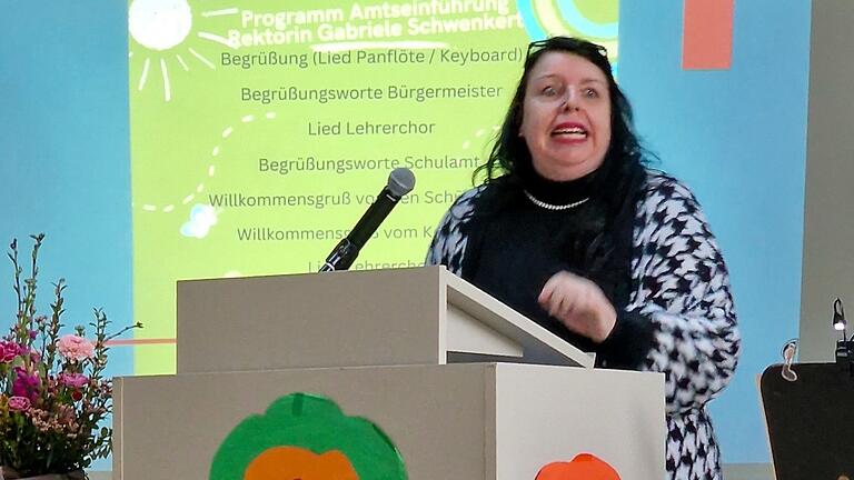 Die neue Rektorin der Grundschule Veitshöchheim kündigte an, mit aller Kraft, Freude und Neugierde ihre Vision von der Grundschule Veitshöchheim als einem Ort der Sicherheit, des Vertrauens, des Friedens, des täglichen Lernens, Entdeckens, Kommunizierens und Wachsens zu verwirklichen. Die neue Rektorin der Grundschule Veitshöchheim kündigte an, mit aller Kraft, Freude und Neugierde ihre Vision von der Grundschule Veitshöchheim als einem Ort der Sicherheit, des Vertrauens, des Friedens, des täglichen Lernens, Entdeckens, Kommunizierens und Wachsens zu verwirklichen.