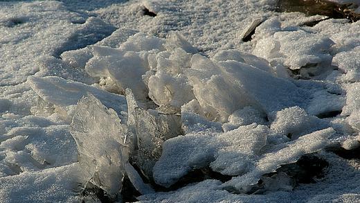 'Es sind nicht Bilder vom Mond, es sind Auschnitte vom Main bei Marktbreit', schreibt Karl Schönherr.