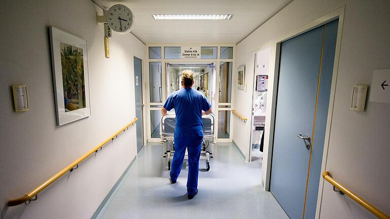 Das Gesundheitssystem ist vom Fachkräftemangel besonders betroffen, auch in den Haßbergen. (Symbolbild)