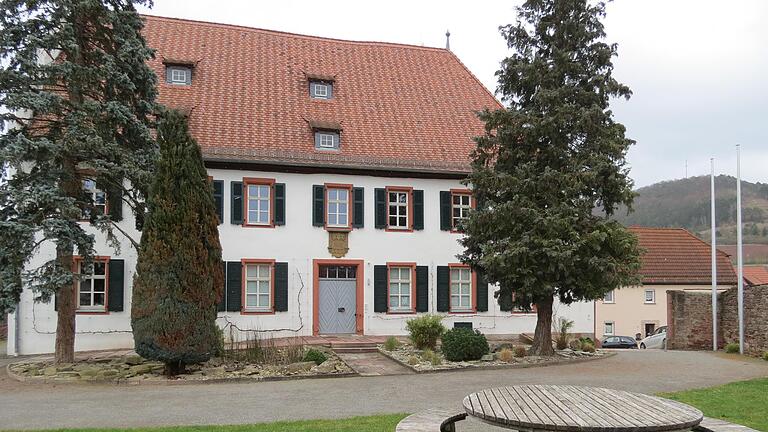 Das Museum „Terra Triassica“ im alten Forsthaus – gleich neben der Pfarrkirche in Euerdorf.       -  Das Museum „Terra Triassica“ im alten Forsthaus – gleich neben der Pfarrkirche in Euerdorf.