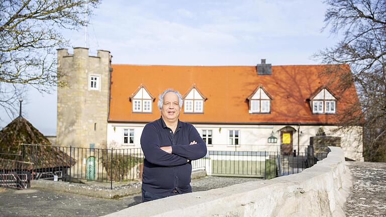 Michael Winkler wagt es trotz Lockdown: Am Montag eröffnet er die Gaststätte auf dem Schloßberg in Königsberg. Vorerst gibt es nur Essen zum Mitnehmen.