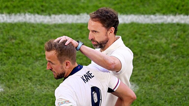 Euro 2024: England - Schweiz       -  Englands Trainer Gareth Southgate (r) und Harry Kane.