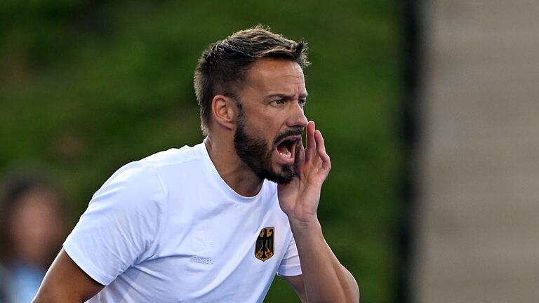 Valentin Altenburg - Blaffte eine Spielerin in der Pause scharf an: Hockey-Bundestrainer Valentin Altenburg Valentin Altenburg - Blaffte eine Spielerin in der Pause scharf an: Hockey-Bundestrainer Valentin Altenburg