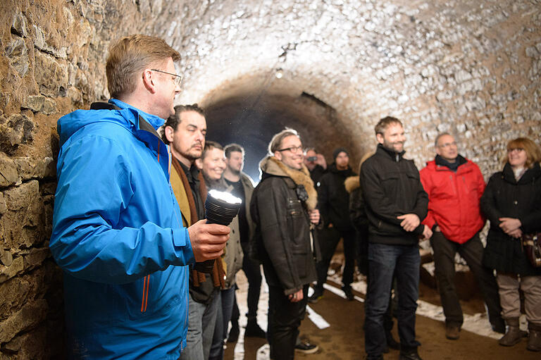 Eher die Ausnahme: Mitglieder des Vereins 'Die Deusterkeller e.V.' führen auf diesem Archivbild von 2016 Besucher durch die Deusterkeller am Hindenburgring in Kitzingen.