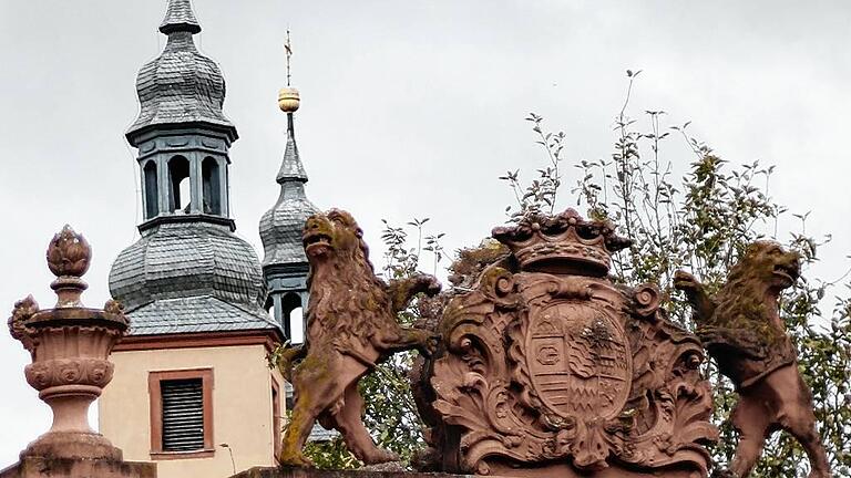 Der Turm und ein Teil des Tors des Kloster Triefensteins in Trennfeld.