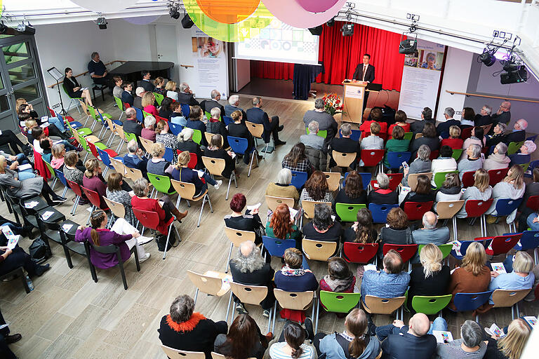 Johannes Spielmann, Vorstand der Blindeninstitutsstiftung, dankte den Mitarbeiterinnen und Mitarbeitern der Frühförderung Sehen für deren Engagement.