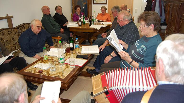 Gemeinsames Singen und Musizieren gehört für Rudi Geiger zum Vereinsleben des Heimat- und Kulturvereins dazu.&nbsp;