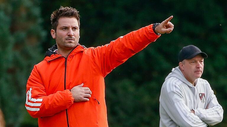 Richtungsweisend: Julian Bohlender, hier in der Saison 2021/22 als Trainer beim SC Schwarzach, mit dem er Kreisliga-Meister wurde, gibt die Richtung vor. Richtungsweisend: Julian Bohlender, hier in der Saison 2021/22 als Trainer beim SC Schwarzach, mit dem er Kreisliga-Meister wurde, gibt die Richtung vor.