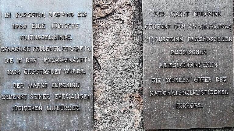 Erstmals dem Kriegsverbrechen gedacht: Die neuen Gedenktafeln am Burgsinner Kriegerdenkmal in Erinnerung an die elf ermordeten russischen Soldaten (rechts) und die ehemalige jüdische Gemeinde (links) wurden am Volkstrauertag eingeweiht.