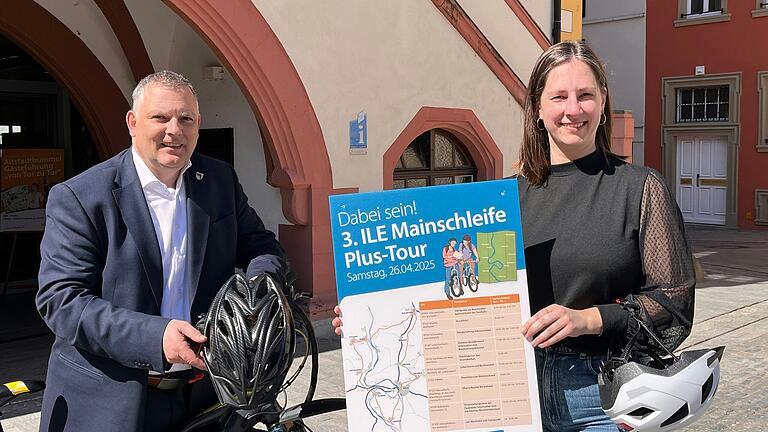 Das Foto zeigt den Sprecher der ILE, Volkachs 1. Bürgermeister Heiko Bäuerlein, mit Theresa Ott, ILE-Umsetzungsbegleitung, die sich auf viele Teilnehmende freuen. Das Foto zeigt den Sprecher der ILE, Volkachs 1. Bürgermeister Heiko Bäuerlein, mit Theresa Ott, ILE-Umsetzungsbegleitung, die sich auf viele Teilnehmende freuen.