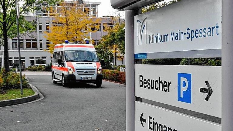 Der Landkreis Main-Spessart macht einen Schnitt: Das Kreiskrankenhaus Karlstadt kann nur noch mit Hilfe von Belegärzten weitermachen. Der Landkreis Main-Spessart macht einen Schnitt: Das Kreiskrankenhaus Karlstadt kann nur noch mit Hilfe von Belegärzten weitermachen.