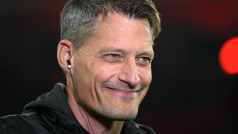 Trainer Alexander Blessin vom FC St. Pauli       -  Alexander Blessin freut sich auf das Wiedersehen mit Bayern-Trainer Vincent Kompany.
