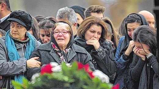 Trauer um Tugce Albayrak: Die mutige Studentin wurde am Mittwoch in Bad Soden-Salmünster zu Grabe getragen.