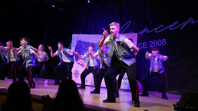 Beim 15. Dancefestival in Birkenfeld gaben sich erfolgreiche Tanzgruppen die Klinke in die Hand. Beim 15. Dancefestival in Birkenfeld gaben sich erfolgreiche Tanzgruppen die Klinke in die Hand.