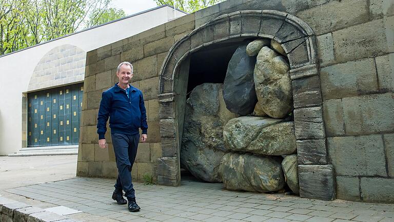 Hauptdarsteller Billy Boyd schreitet schon einmal die Bühne ab. Hauptdarsteller Billy Boyd schreitet schon einmal die Bühne ab.