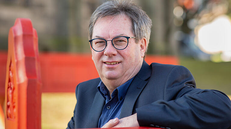 Autor Lothar Simmank       -  Autor Lothar Simmank (66), Verfasser des Reiseführers „Glücksorte in der Rhön“.