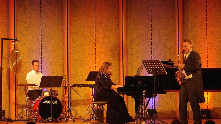 Das „Duo SeEle“ im Rossini-Saal - Das „Duo SeEle“ im Rossini-Saal Das „Duo SeEle“ im Rossini-Saal - Das „Duo SeEle“ im Rossini-Saal