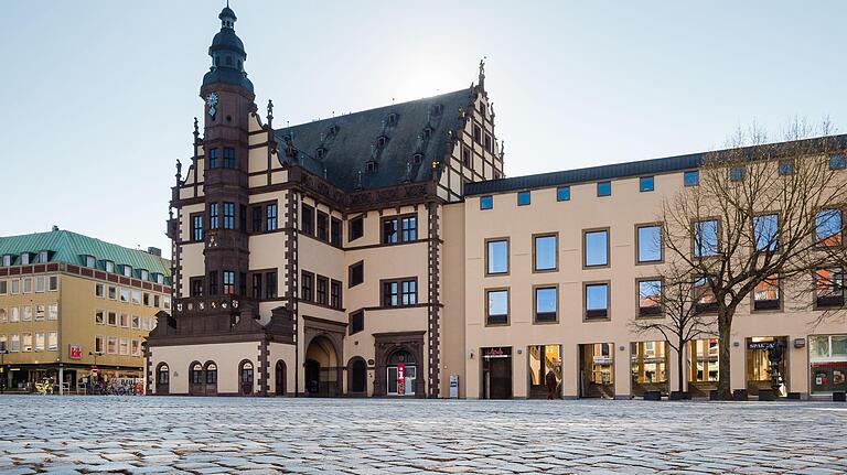 Oberbürgermeister Sebastian Remelé (CSU) sieht im Fall des gekündigten Amtsleiters keine Fehler der Verwaltung während der hausinternen Ermittlungen. Oberbürgermeister Sebastian Remelé (CSU) sieht im Fall des gekündigten Amtsleiters keine Fehler der Verwaltung während der hausinternen Ermittlungen.