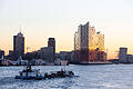Elbphilharmonie       -  Das spektakuläre Bauwerk hat sich zu Hamburgs neuem Wahrzeichen gemausert. Der Ansturm auf Tickets ist riesig.