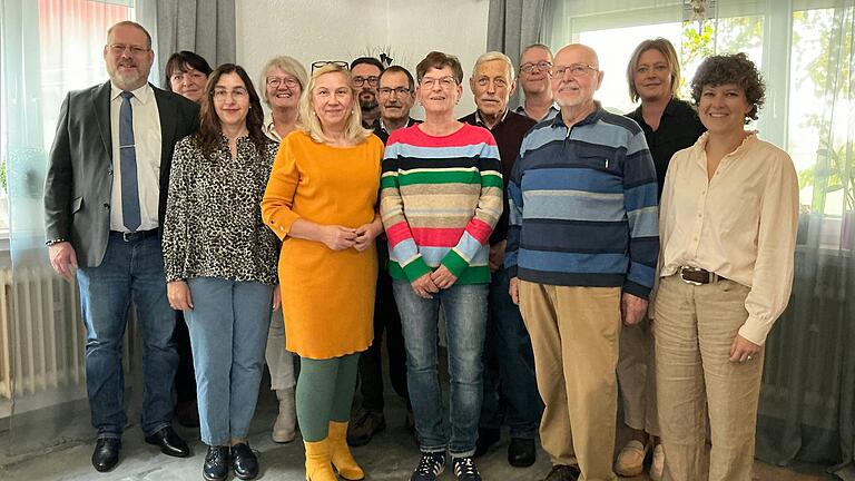 Auf dem Foto von links: Jochen Kraft (Vorsitzender), Verena Gerstner, Martina Walter-Bagley (Kreisgeschäftsführerin), Birgit Hirt (Kasse), Barbara Kassner (Schriftführung), Michael Schwarz (Kreisvorsitzender), Ehrenfried Reith (stellv. Vorsitzender), Sabine Wilhelm, Herbert Graf, Burkard Seufert, Karl Leopold, Simone Seufert (Bürgermeisterin), Kerstin Neubert.