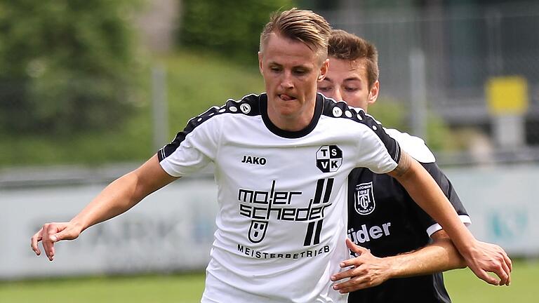 Silas Krebelder, auf diesem Bild noch vorne im Kleinrinderfelder Trikot, steigt zur neuen Saison als einer von zwei Co-Trainern beim Fußball-Landesligisten TSV Unterpleichfeld ein. Er spielt derzeit beim TSV Lengfeld.