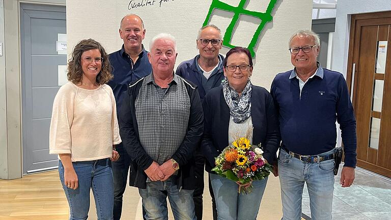 Auf dem Foto (von links): Anna-Laura Ziegler (Geschäftsführung), Stefan Dotzel (Geschäftsführung), Hilmar König, Erich Ziegler (Geschäftsführung), Monika König, Burkard Ziegler (Geschäftsführung).&nbsp;