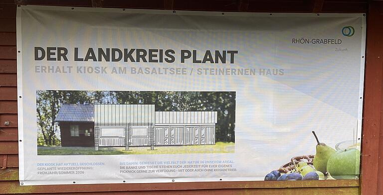 Ein Transparent informiert Besucher am Basaltsee über die aktuelle Schließung des Kiosks. Ein Transparent informiert Besucher am Basaltsee über die aktuelle Schließung des Kiosks.