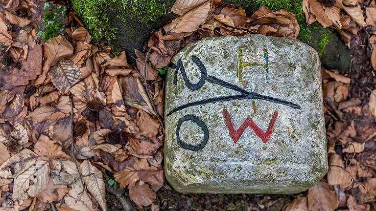 Fast 1100 Feldgeschworene passen auf, dass Grenzsteine im Landkreis Haßberge nicht heimlich versetzt und somit Besitzgrenzen verschoben werden. (Symbolbild)