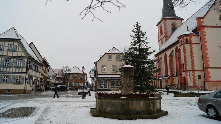 Der Marktplatz von Hofheim: Sowohl die Stadt als auch die anderen Kommunen der Gemeinde-Allianz gehen neue Wege bei der Innenentwicklung. Dafür ist das Hofheimer Land nun für den europäischen Dorferneuerungspreis nominiert.