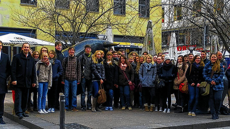 Interessante Tour: Die Q12 des Gymnasiums Bad Königshofen erhielt einen tiefen Einblick in das Frankfurter Bankwesen.