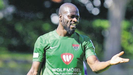 Ein Gewinner-Typ: So charakterisiert sich Joseph Mensah selbst. Der in Ghana geborene Neuzugang des FC 05 Schweinfurt zeigte beim Debüt in Bamberg schon mal, das er eine echte Verstärkung ist. Doch nun wird er wegen Dopings gesperrt. Ein Gewinner-Typ: So charakterisiert sich Joseph Mensah selbst. Der in Ghana geborene Neuzugang des FC 05 Schweinfurt zeigte beim Debüt in Bamberg schon mal, das er eine echte Verstärkung ist. Doch nun wird er wegen Dopings gesperrt.