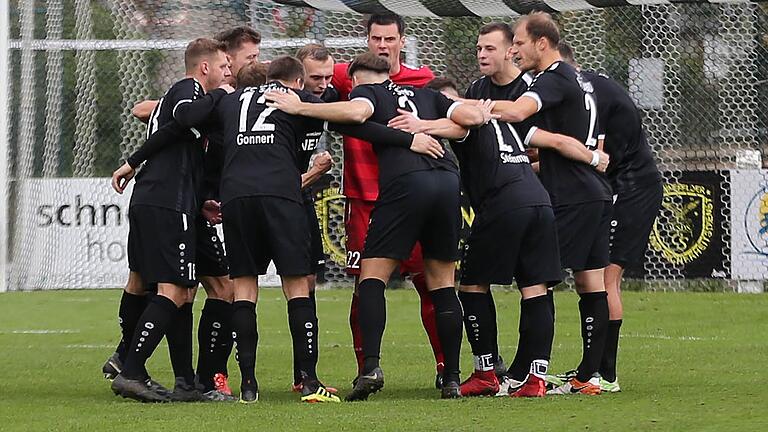 Auch wenn sich das Gesicht des Fußball-Bayernligisten 1. FC Sand zur neuen Saison gravierend ändert, einen 'eingeschworenen Haufen' soll es im Seestadion wieder geben.